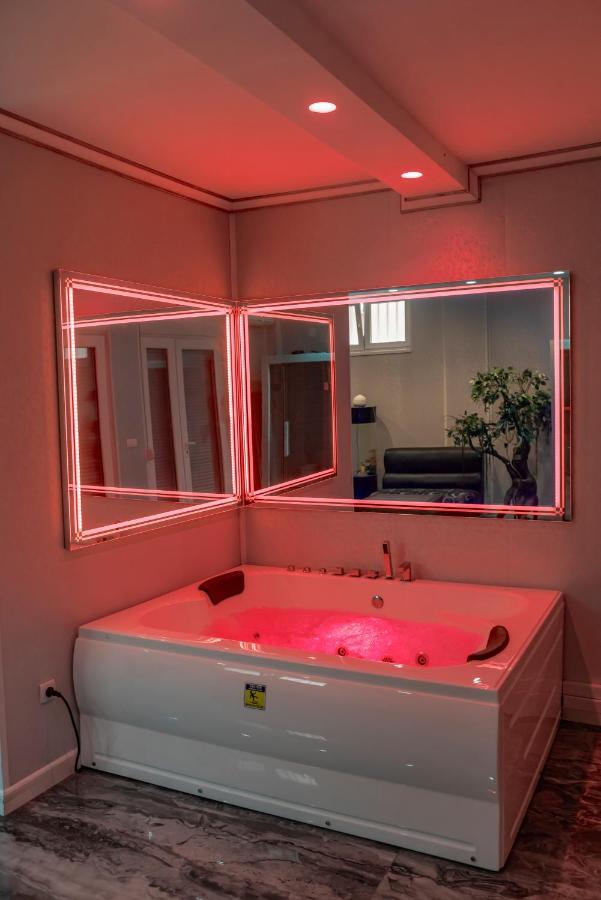 Spa Lux Apartmani ノヴィ・サド エクステリア 写真