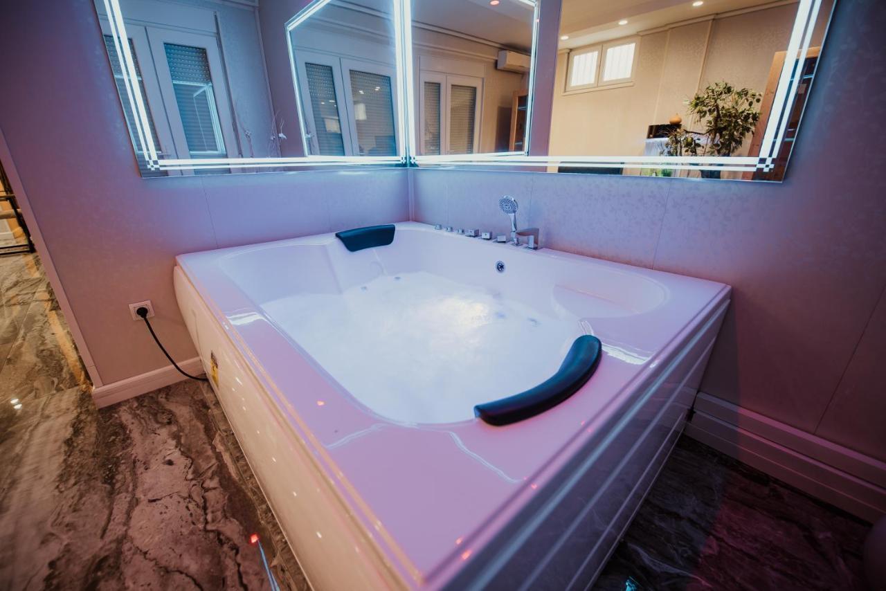Spa Lux Apartmani ノヴィ・サド エクステリア 写真